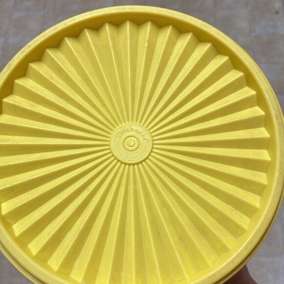 Vintage Tupperware 805-6 Sunshine Yellow Decorative Bin - Picture 7 of 16